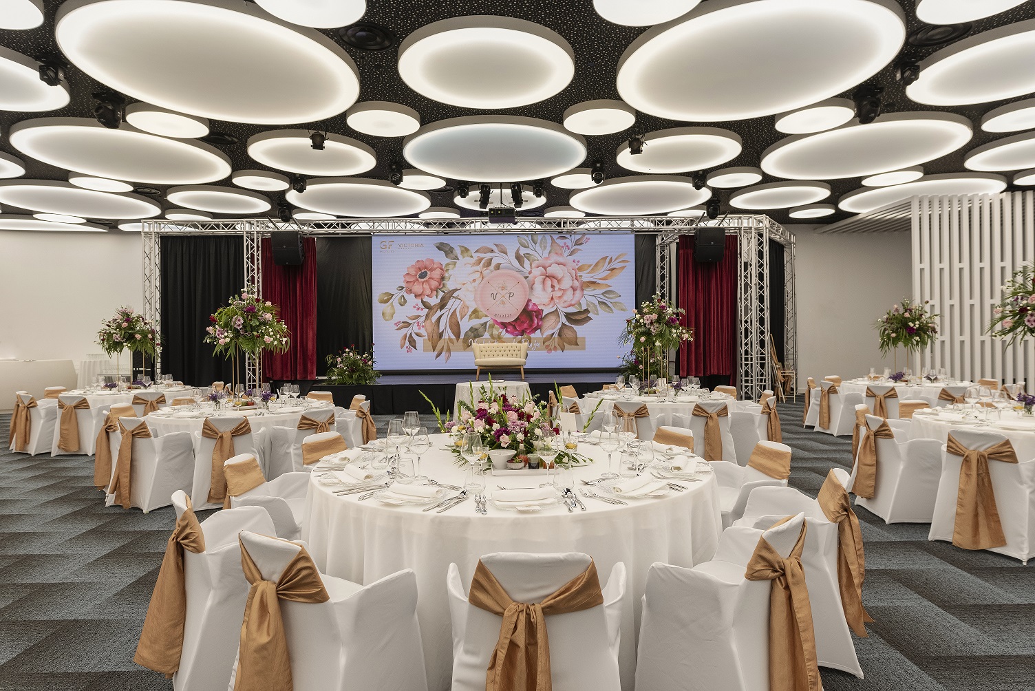 Book your wedding day in GF VICTORIA